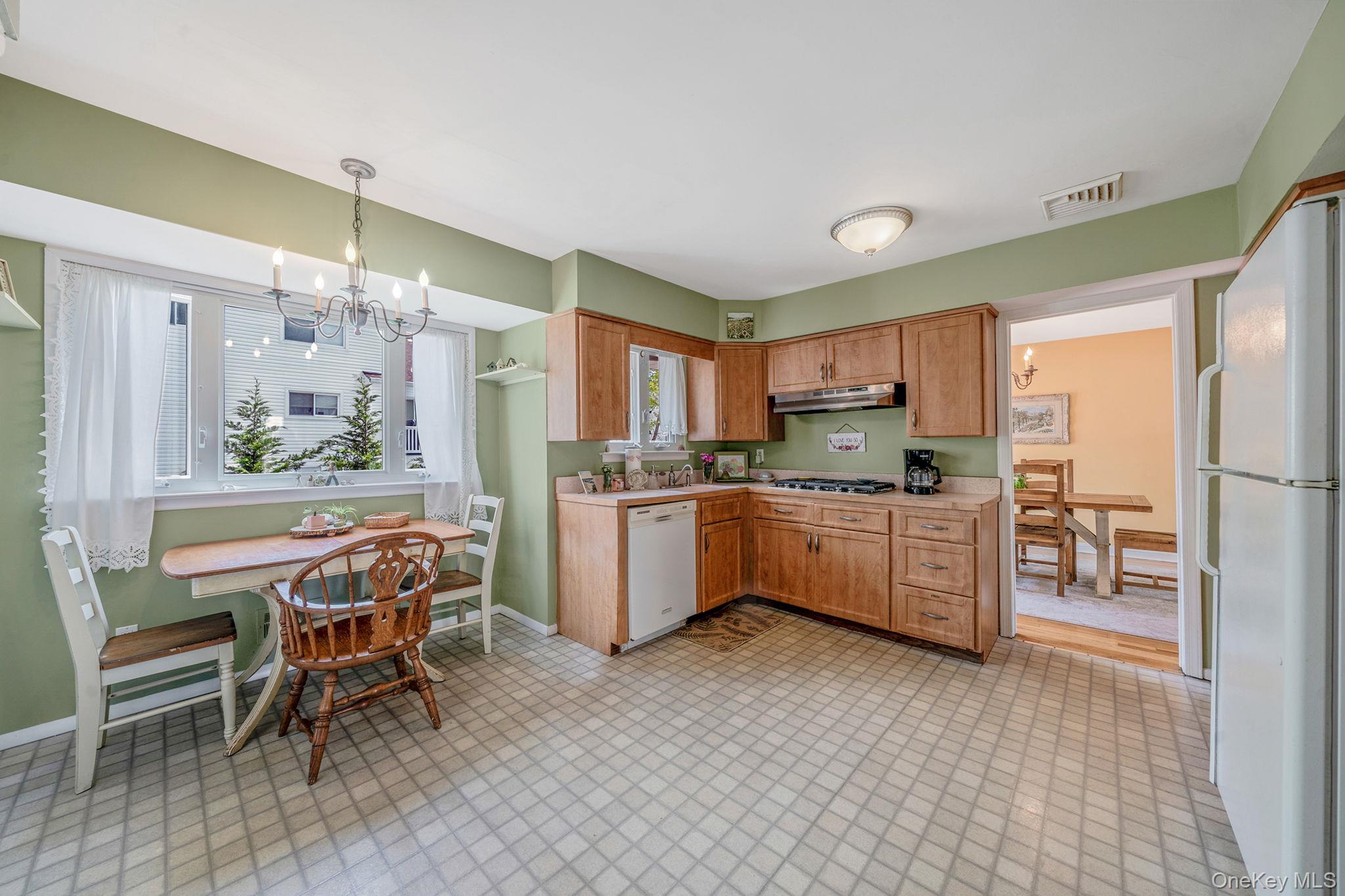 2897 Wynsum Avenue Merrick, NY 11566 - Photo 11 of 31