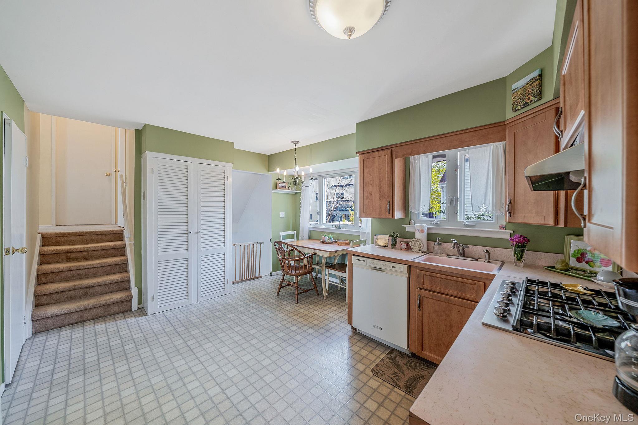 2897 Wynsum Avenue Merrick, NY 11566 - Photo 12 of 31
