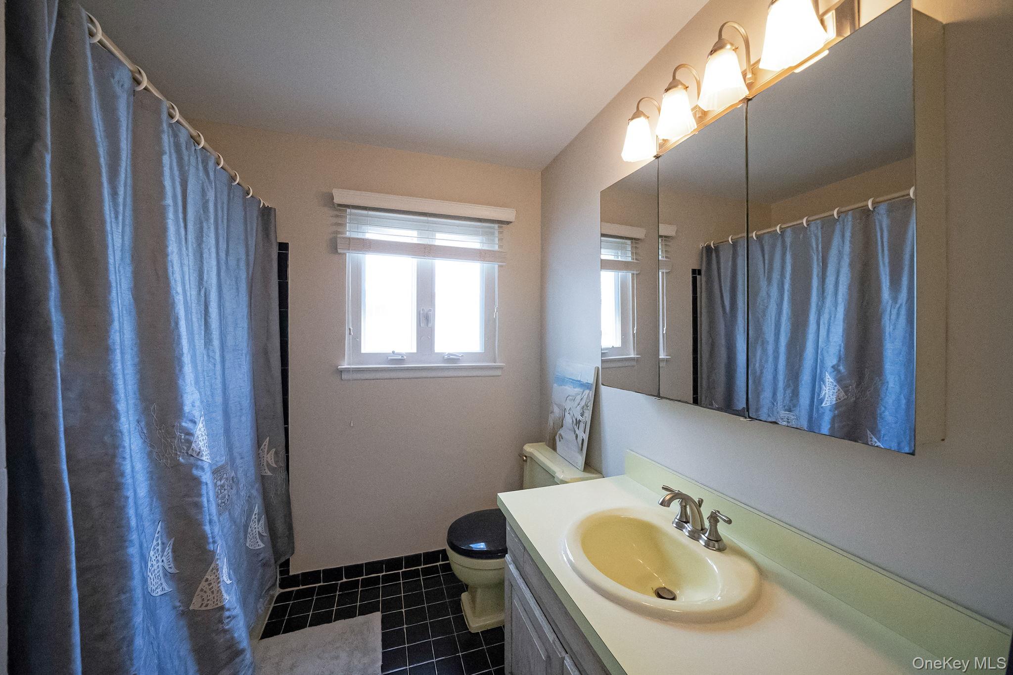 2897 Wynsum Avenue Merrick, NY 11566 - Photo 16 of 31