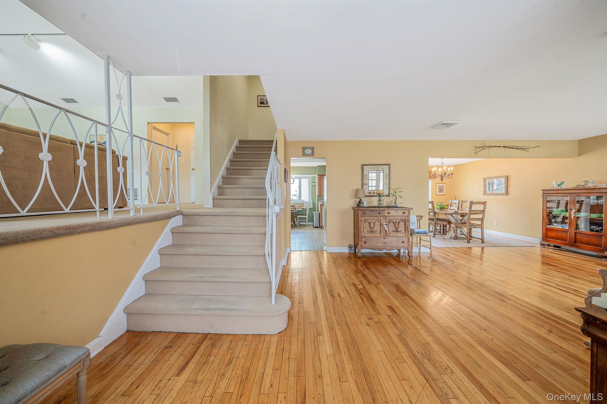 2897 Wynsum Avenue Merrick, NY 11566 - Photo 4 of 31