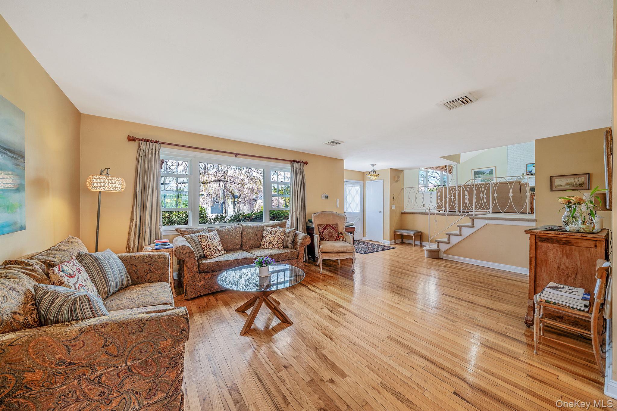 2897 Wynsum Avenue Merrick, NY 11566 - Photo 6 of 31