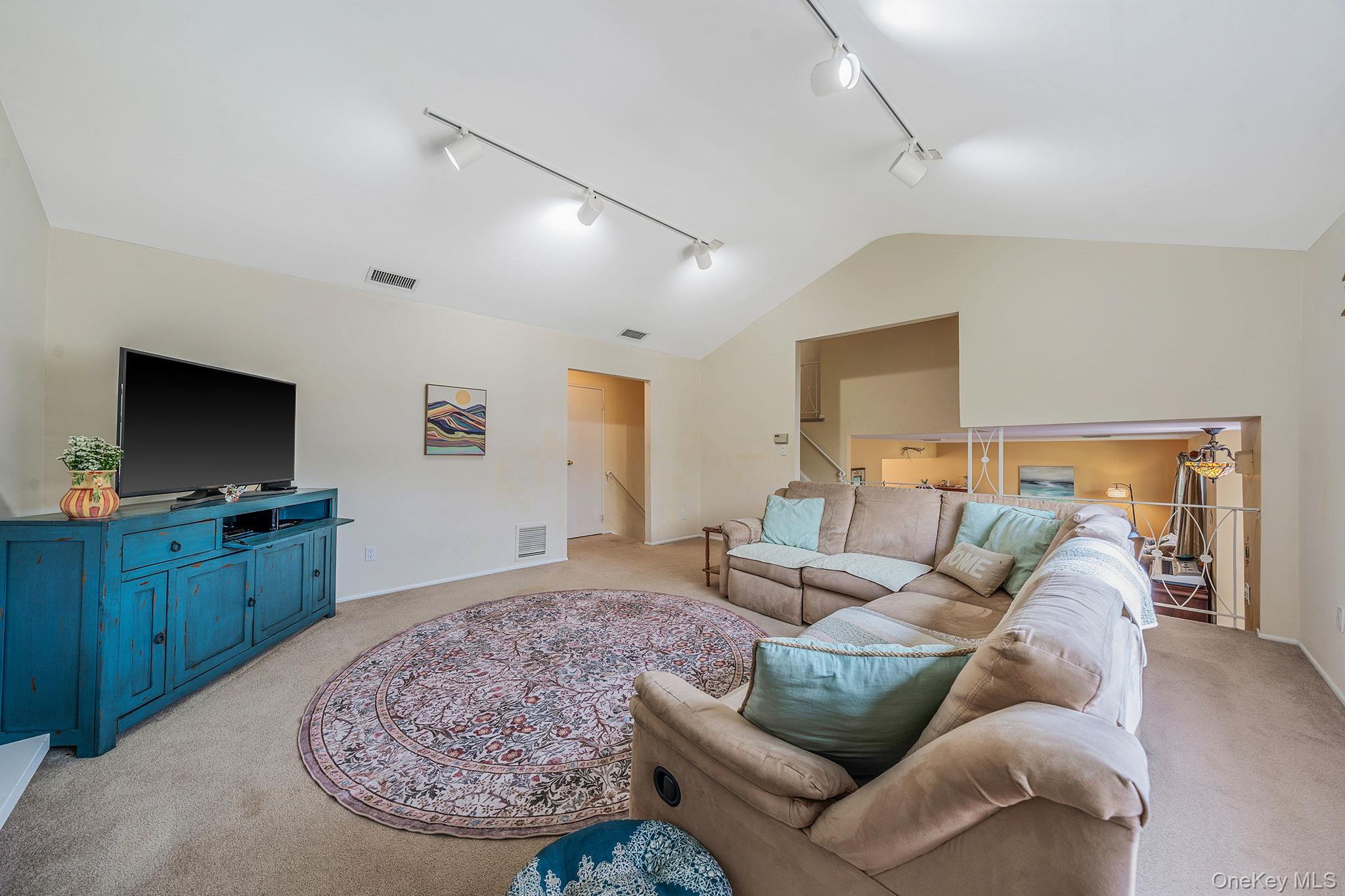 2897 Wynsum Avenue Merrick, NY 11566 - Photo 8 of 31