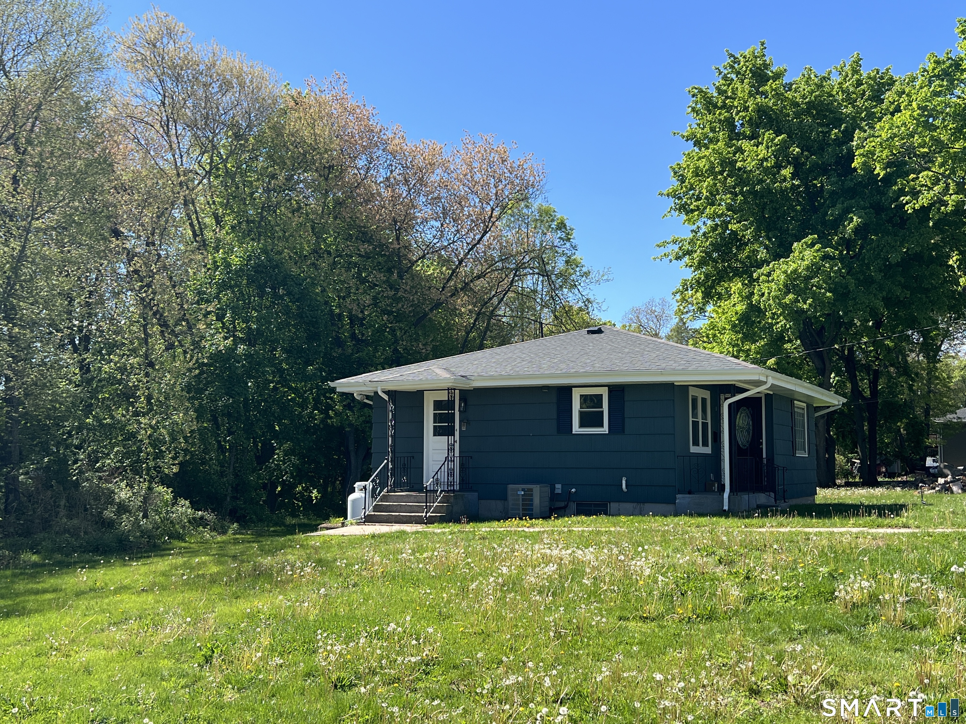 270 R East Street Plainville, CT 06062 - Photo 2 of 34 2 bed, 1 full bath
