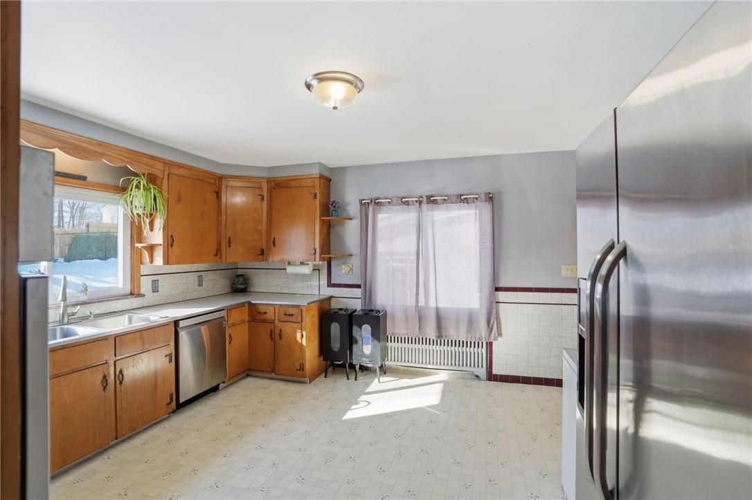 48 Rowley Street Providence, RI 02909 - Photo 11 of 42