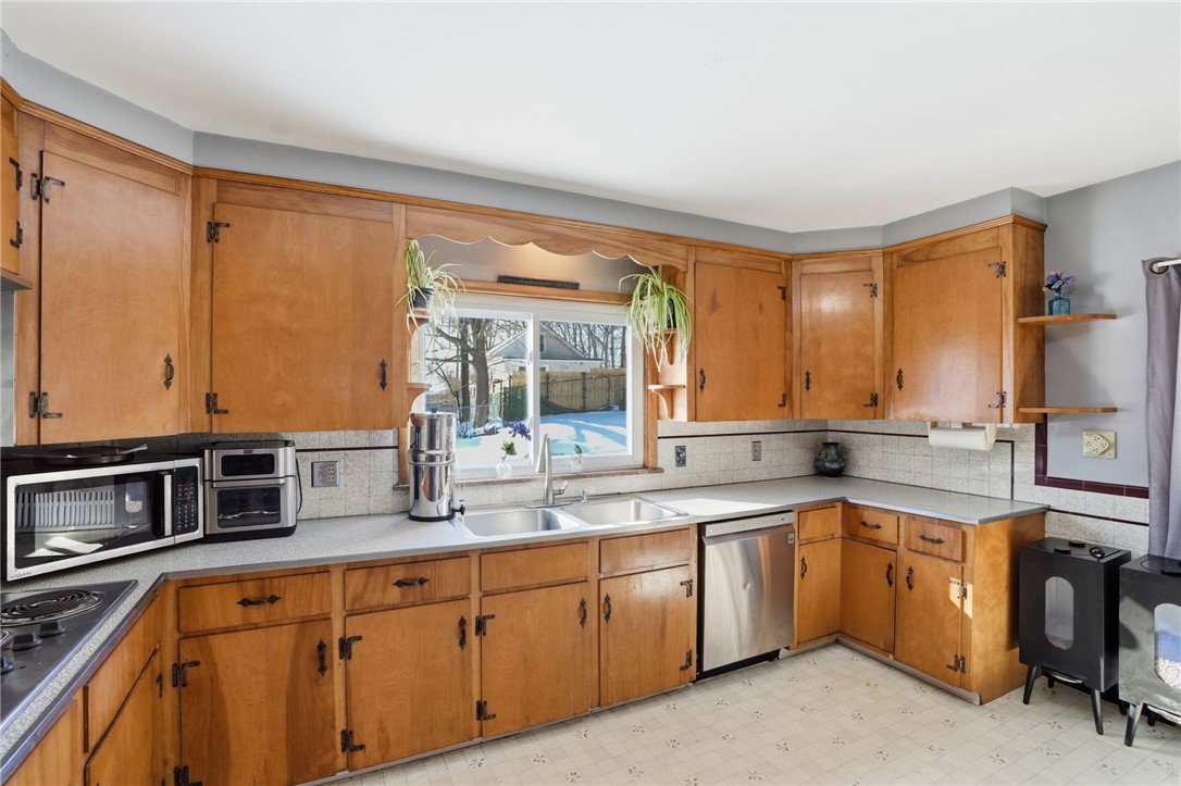 48 Rowley Street Providence, RI 02909 - Photo 12 of 42