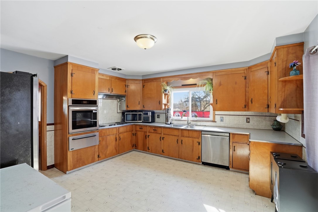 48 Rowley Street Providence, RI 02909 - Photo 9 of 42