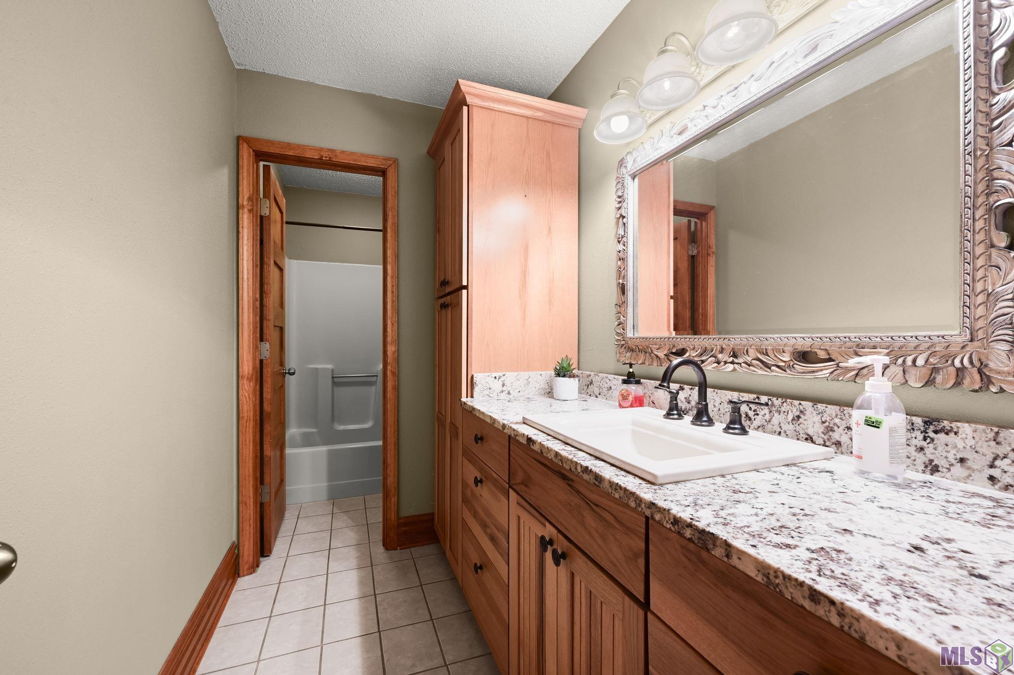 7097 Jim Rushing Road Denham Springs, LA 70706 - Photo 10 of 28 Guest bathroom