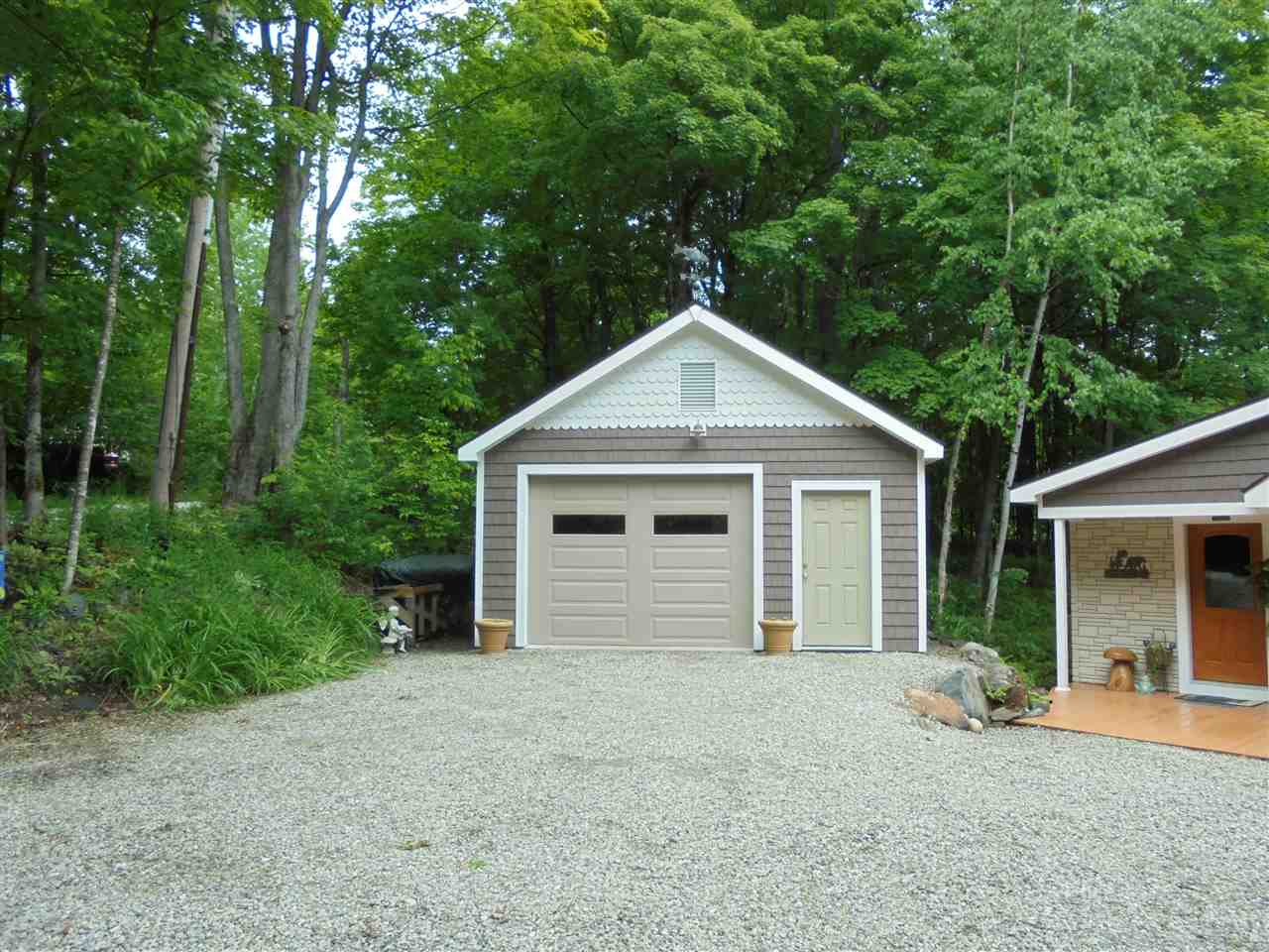 788 Lake Ninevah Road Mount Holly, VT 05758 - Photo 3 of 23