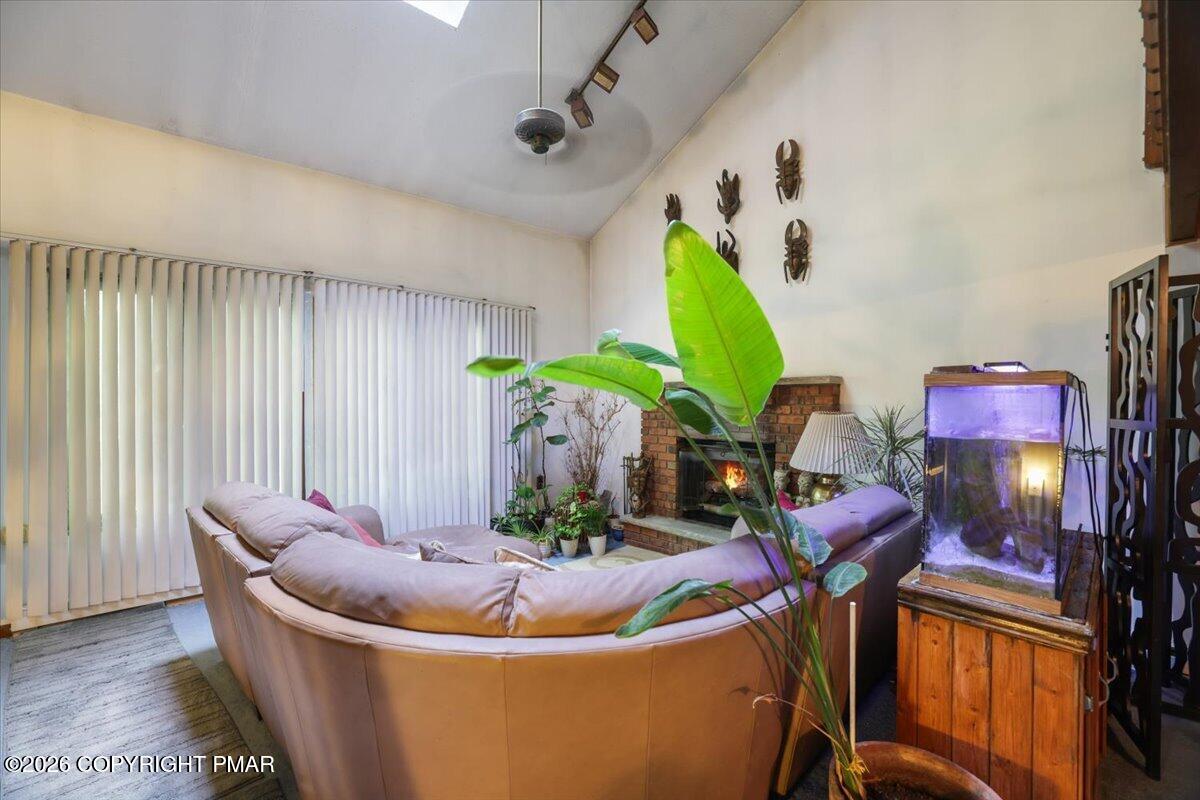 158 Saunders Drive Bushkill, PA 18324 - Photo 6 of 75 6- Living room