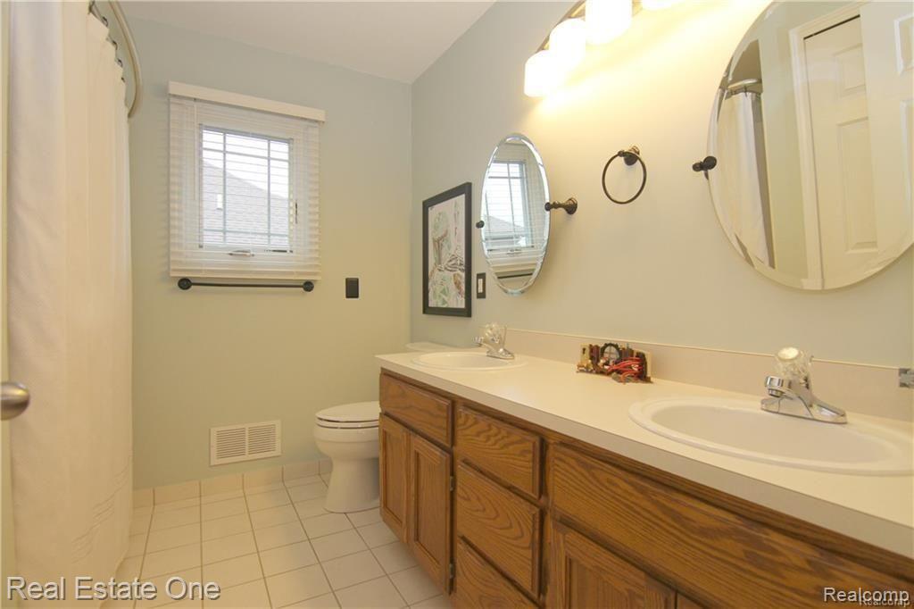 969 Maidstone Drive Rochester, MI 48307 - Photo 19 of 34 19.jpg