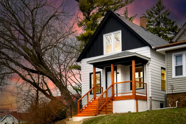 $379,900 | 300 East Rosedale Avenue, Milwaukee, WI 53207