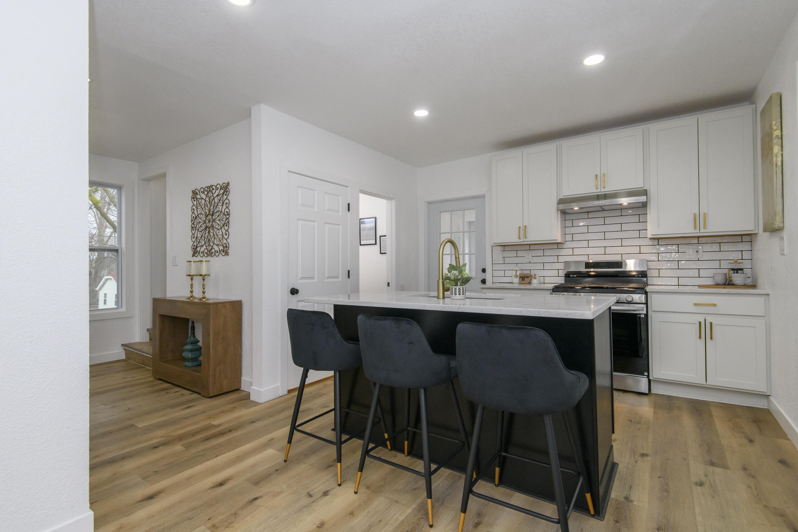 300 East Rosedale Avenue Milwaukee, WI 53207 - Photo 10 of 56 300 E Rosedale-13