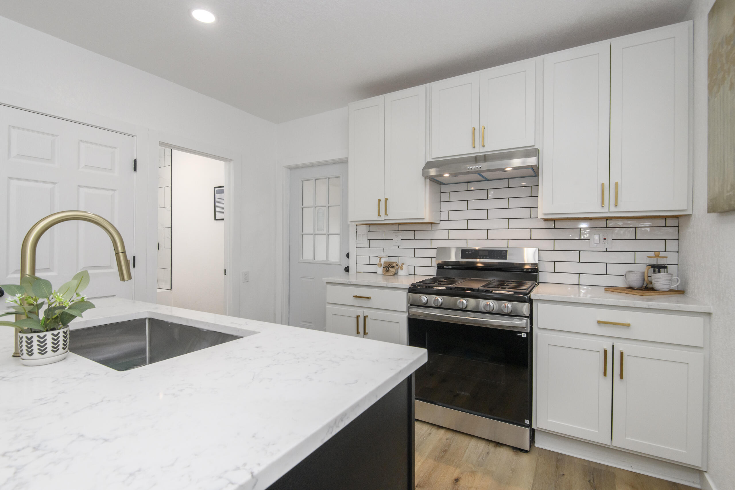 300 East Rosedale Avenue Milwaukee, WI 53207 - Photo 11 of 56 300 E Rosedale-14