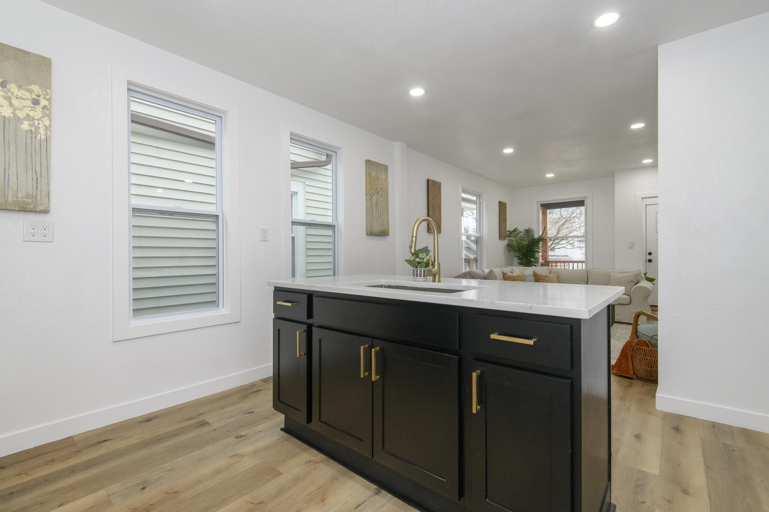 300 East Rosedale Avenue Milwaukee, WI 53207 - Photo 12 of 56 300 E Rosedale-15