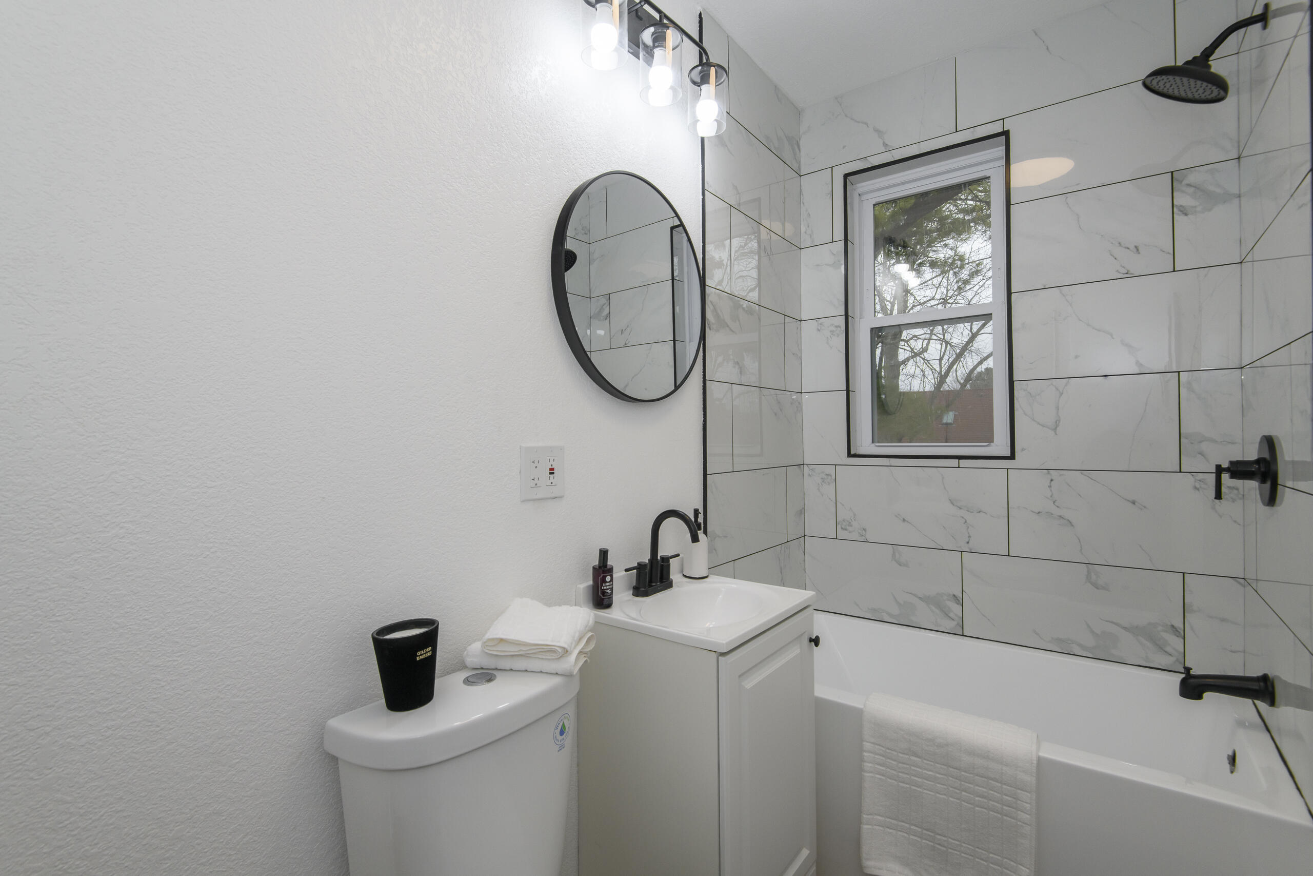 300 East Rosedale Avenue Milwaukee, WI 53207 - Photo 15 of 56 300 E Rosedale-18