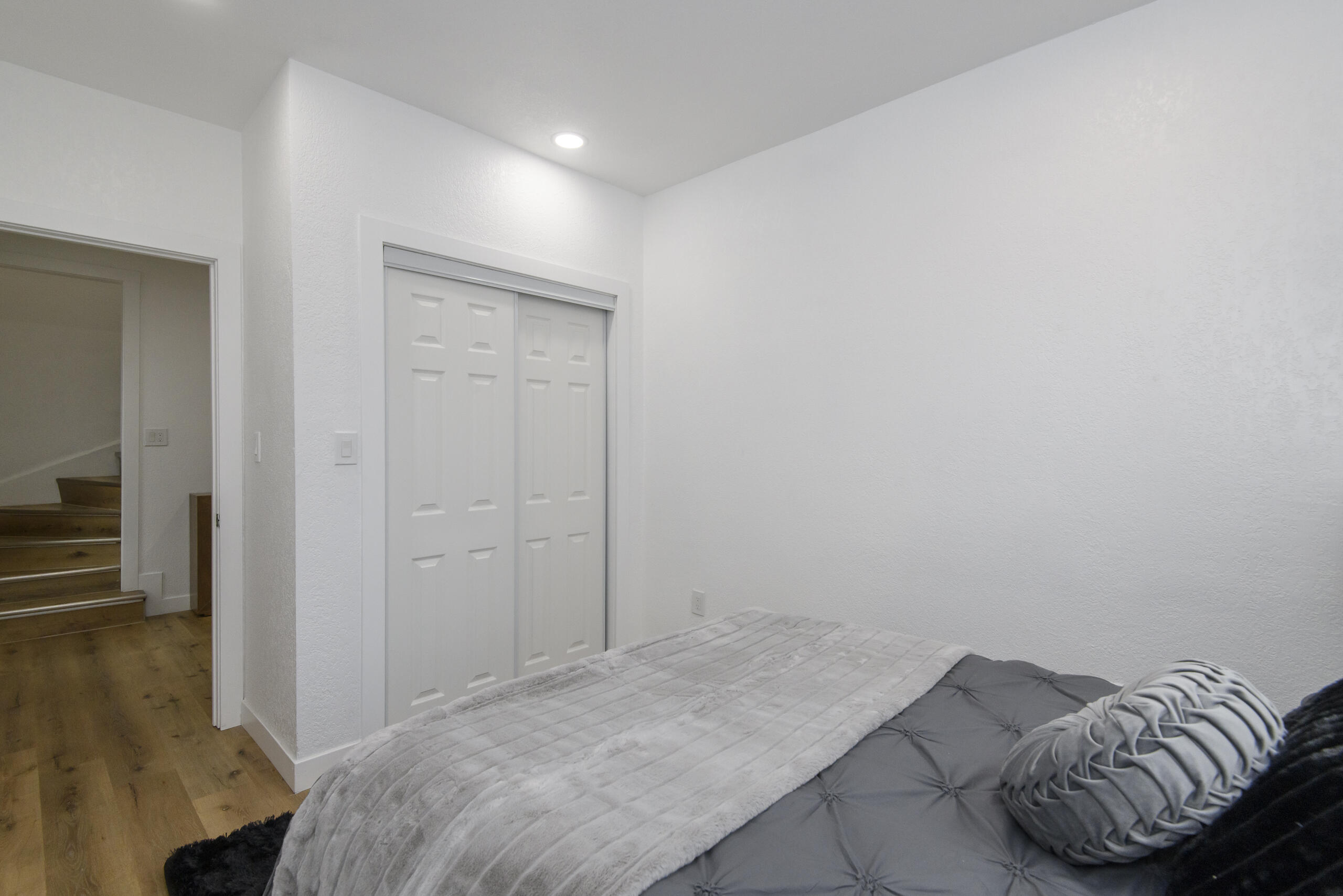 300 East Rosedale Avenue Milwaukee, WI 53207 - Photo 22 of 56 300 E Rosedale-25