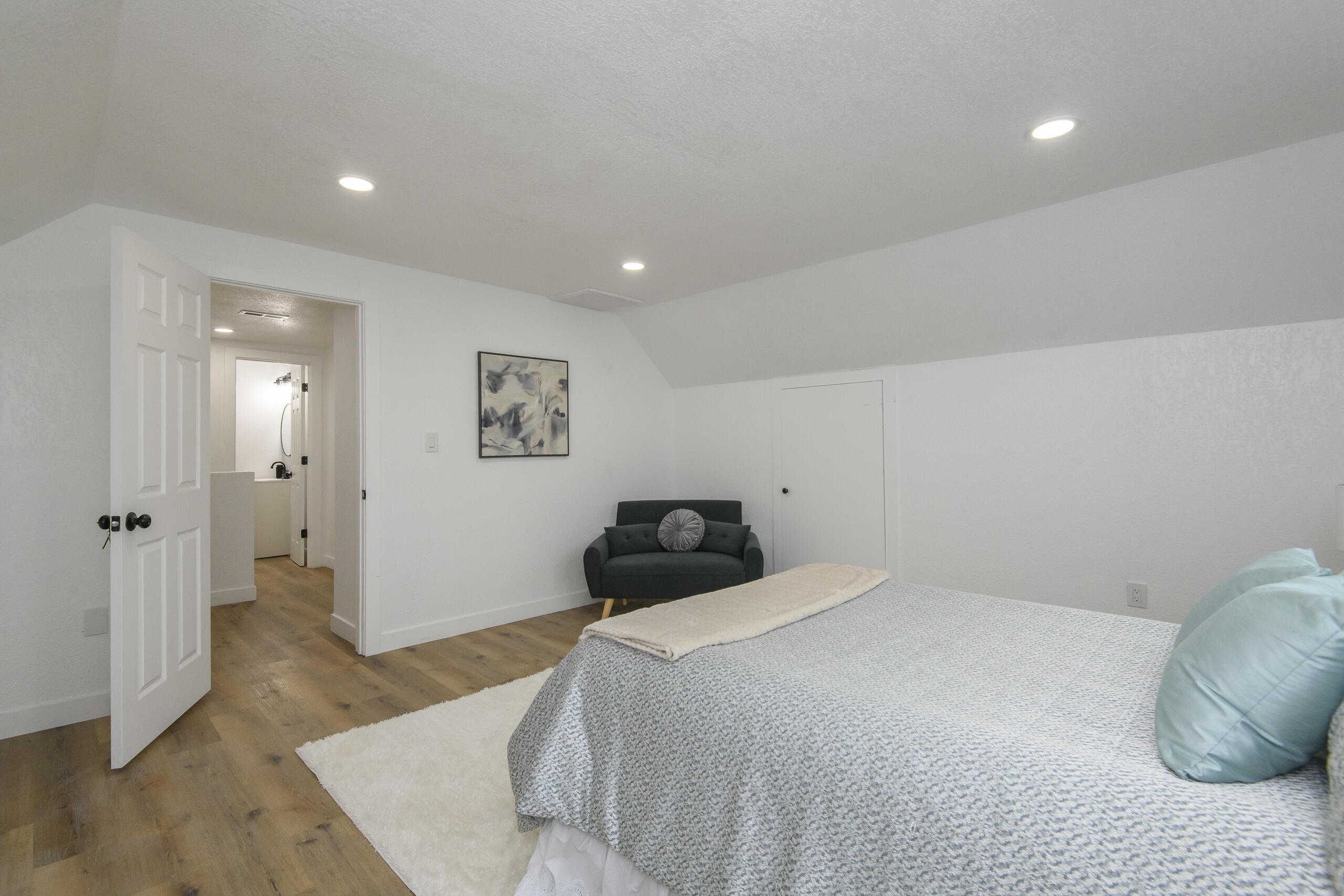 300 East Rosedale Avenue Milwaukee, WI 53207 - Photo 26 of 56 300 E Rosedale-29