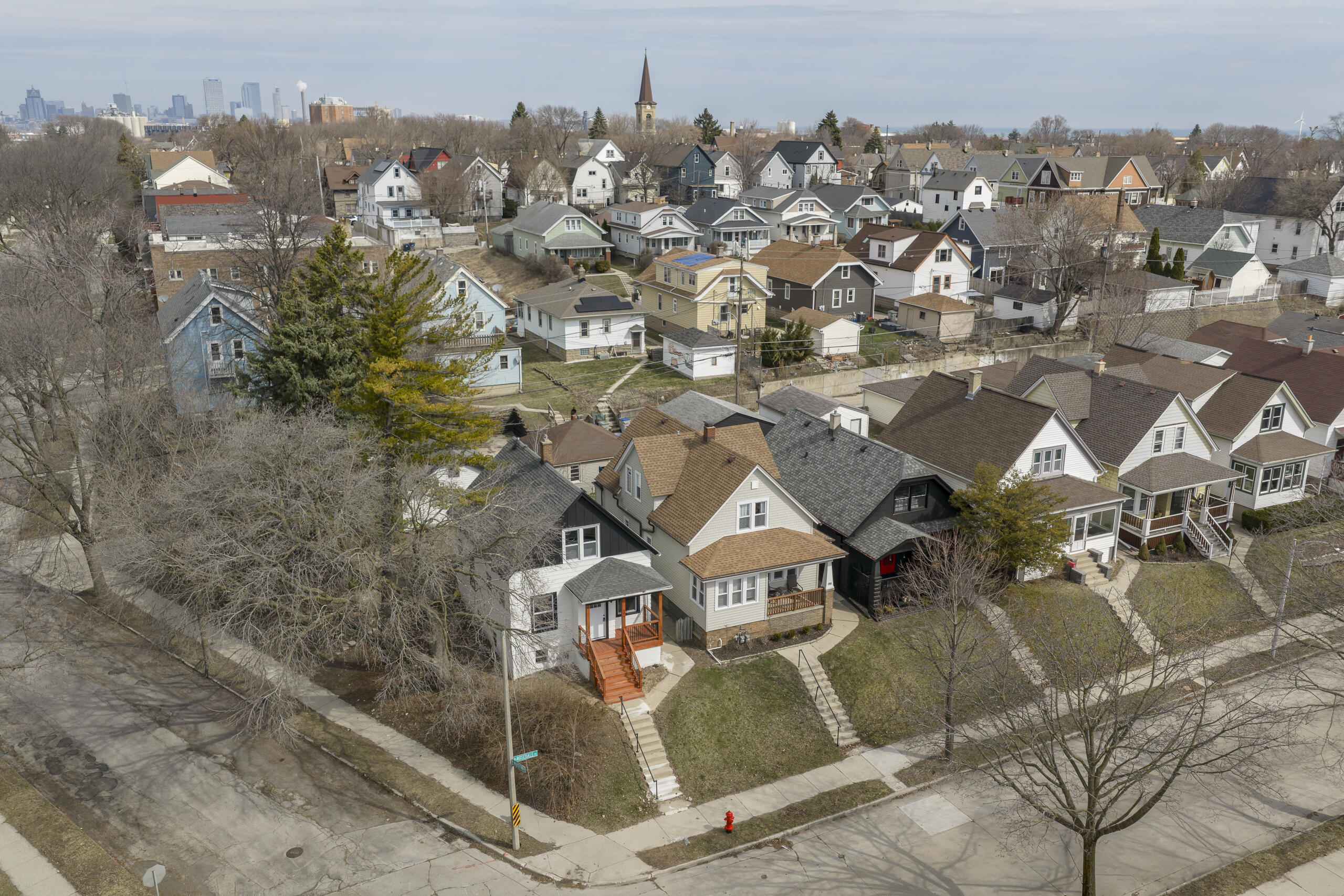 300 East Rosedale Avenue Milwaukee, WI 53207 - Photo 45 of 56 300 E Rosedale-51