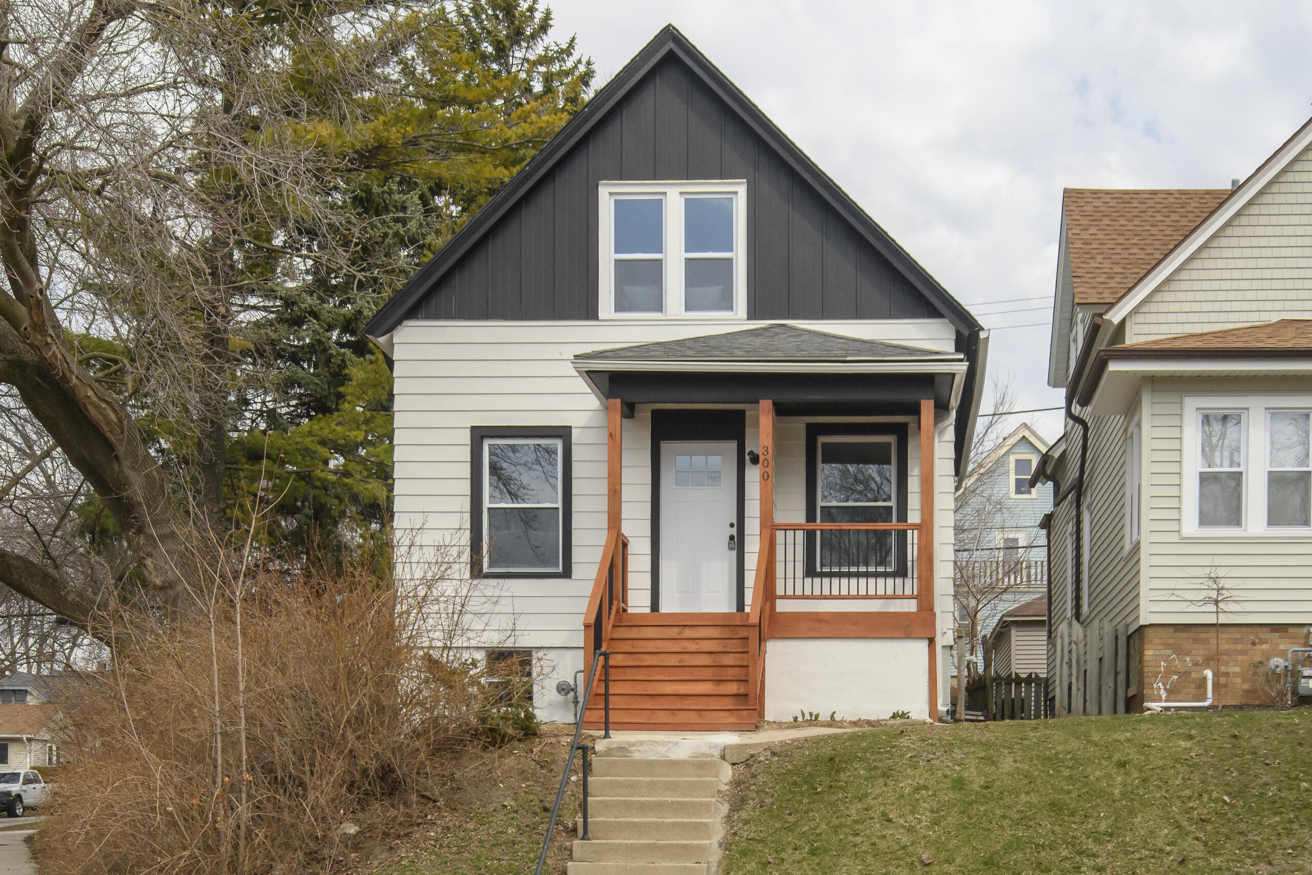 300 East Rosedale Avenue Milwaukee, WI 53207 - Photo 4 of 56 300 E Rosedale-2