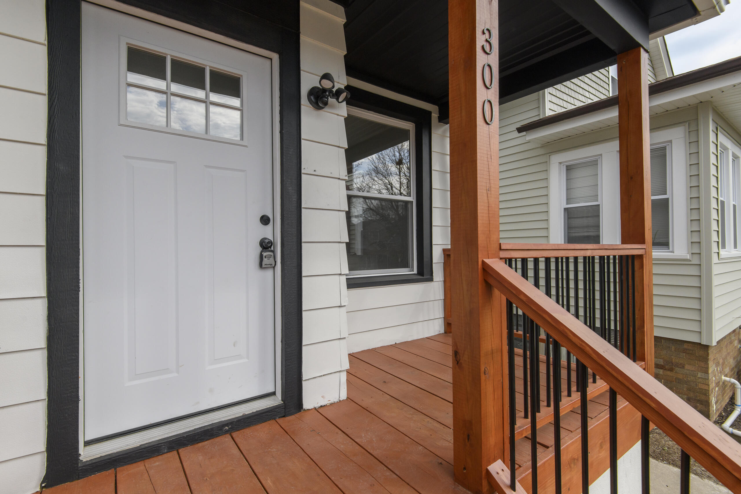 300 East Rosedale Avenue Milwaukee, WI 53207 - Photo 5 of 56 300 E Rosedale-3