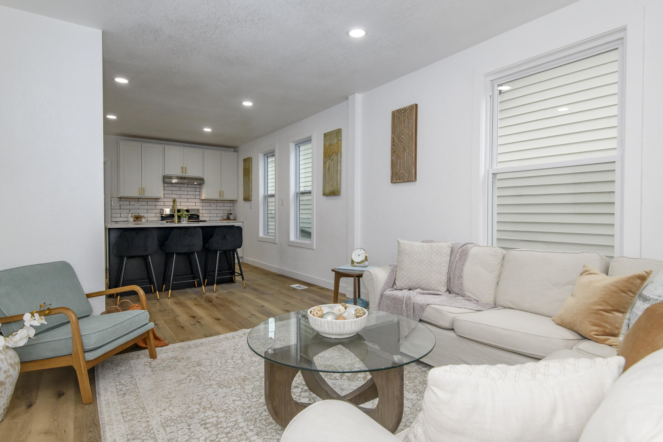 300 East Rosedale Avenue Milwaukee, WI 53207 - Photo 6 of 56 300 E Rosedale-9