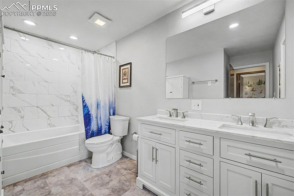 1140 Magic Lamp Way, Unit 3 Monument, CO 80132 - Photo 18 of 23 a bathroom with a toilet sink double vanity and bathtub