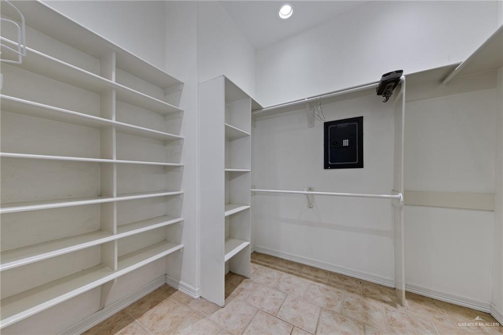 15474 Primera Road Harlingen, TX 78552 - Photo 19 of 45 a view of an empty walk in closet