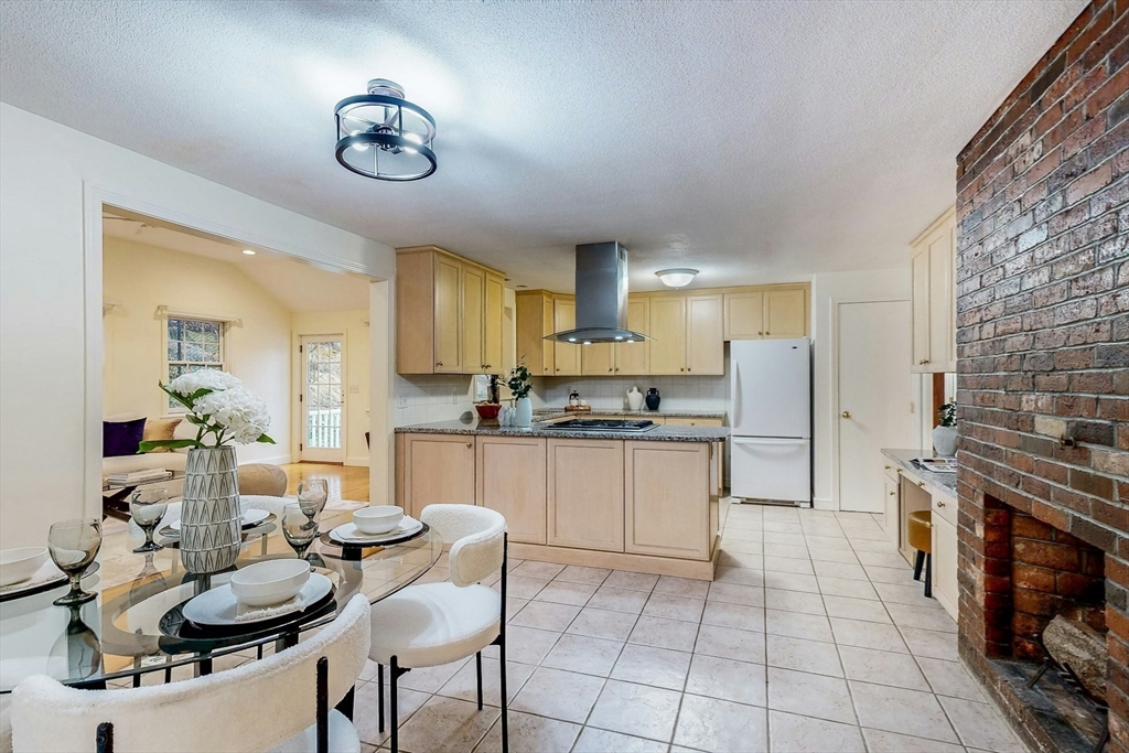 19 Hickory Hill Road Wayland, MA 01778 - Photo 9 of 32 Gallery Image 9