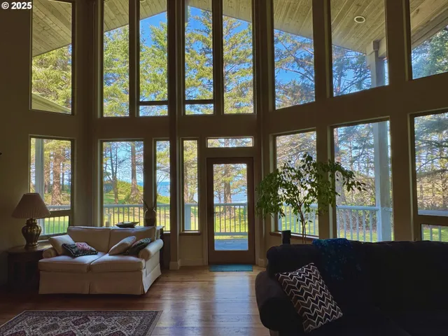 $2,350,000 | 31640 Spruce Drive, Gold Beach, OR 97444