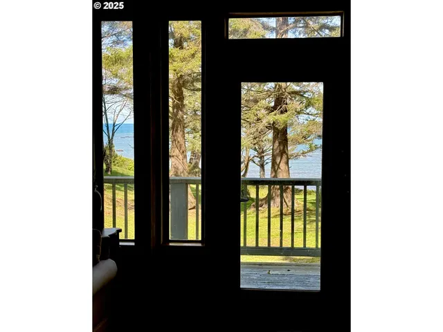 $2,350,000 | 31640 Spruce Drive, Gold Beach, OR 97444