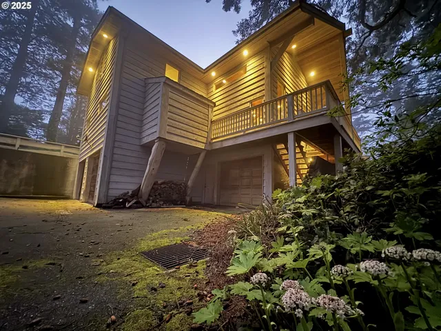 $2,350,000 | 31640 Spruce Drive, Gold Beach, OR 97444