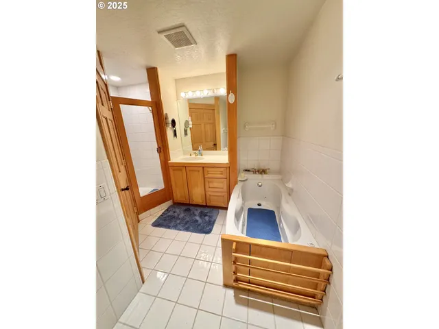 $2,350,000 | 31640 Spruce Drive, Gold Beach, OR 97444