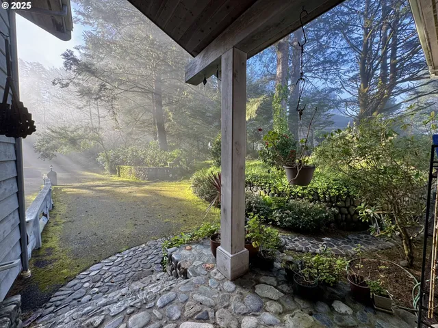 $2,350,000 | 31640 Spruce Drive, Gold Beach, OR 97444