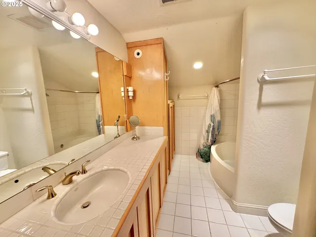 $2,350,000 | 31640 Spruce Drive, Gold Beach, OR 97444