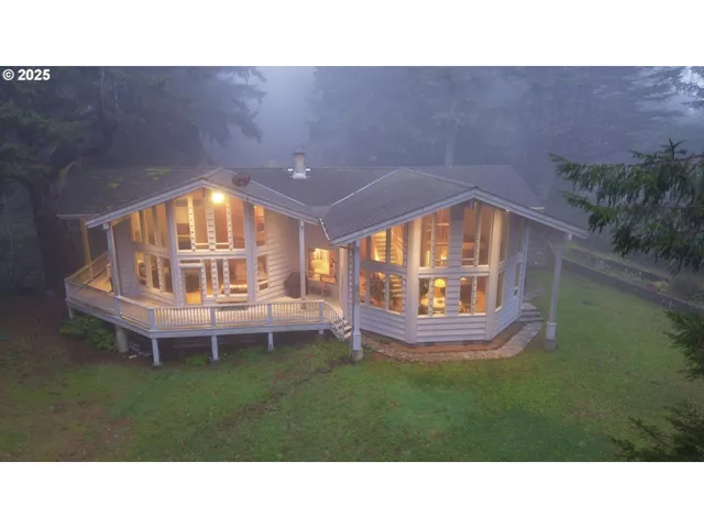 $2,350,000 | 31640 Spruce Drive, Gold Beach, OR 97444