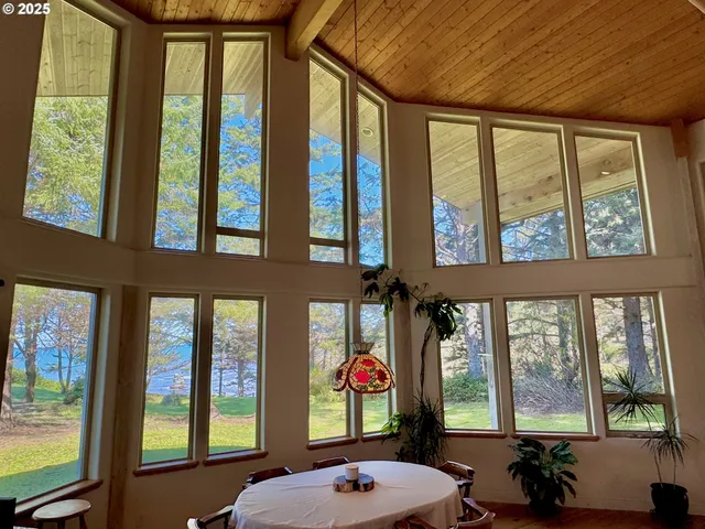 $2,350,000 | 31640 Spruce Drive, Gold Beach, OR 97444