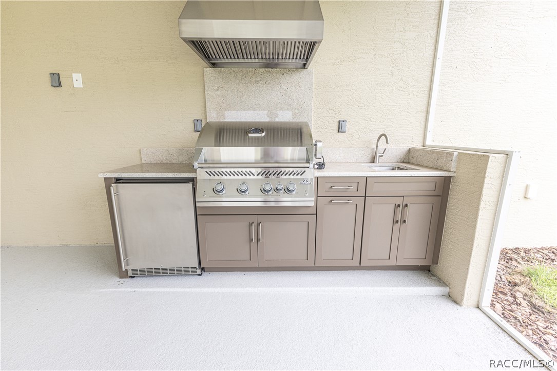 1439 Cr212 Road Oxford, FL 34484 - Photo 39 of 48 Outdoor kitchen on lanai