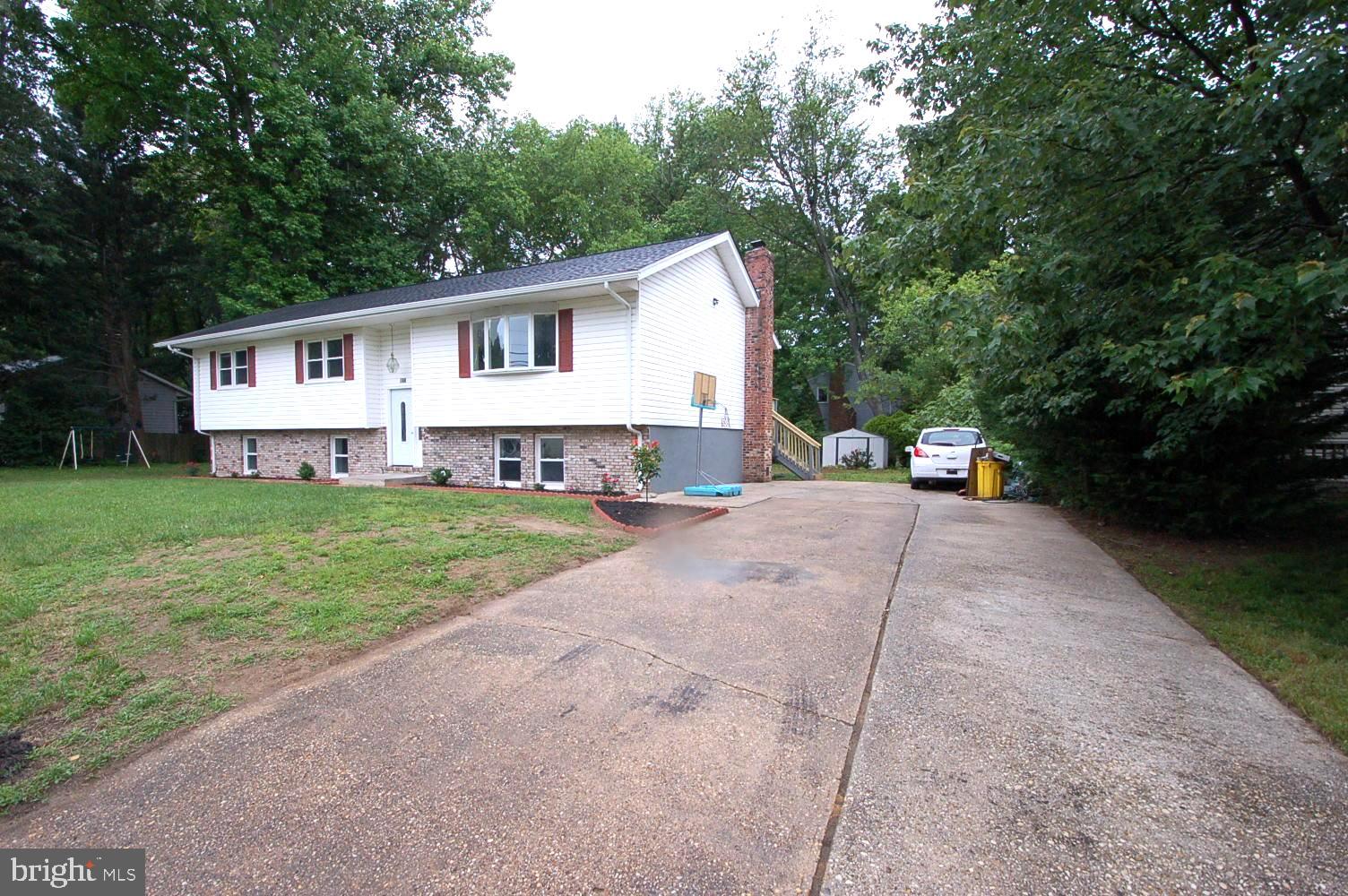 Long driveway for multiple cars