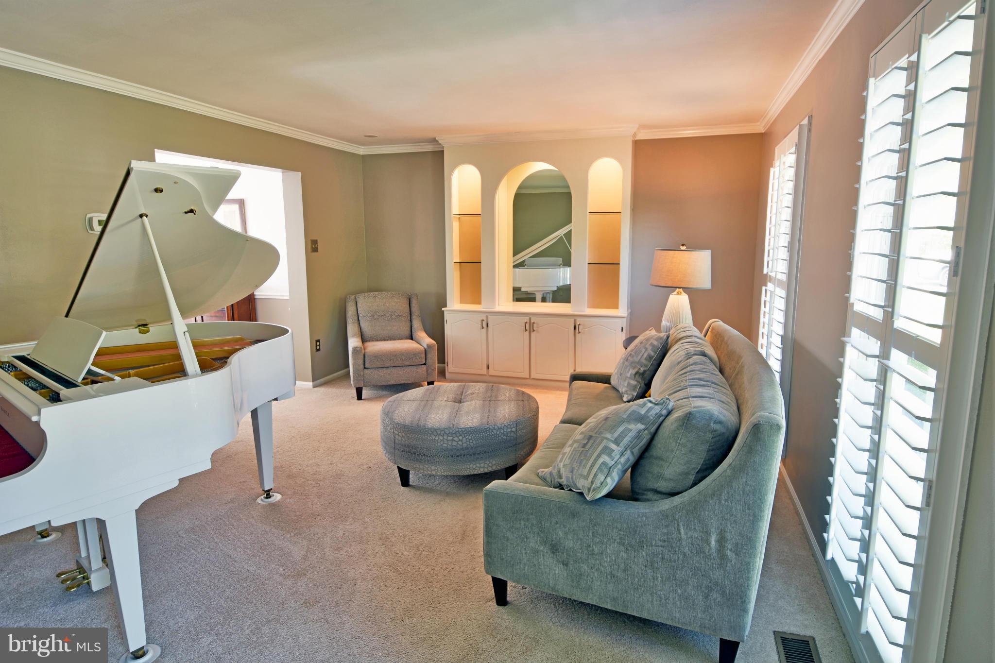 2040 Middlebridge Drive Silver Spring, MD 20906 - Photo 6 of 30 Living Room