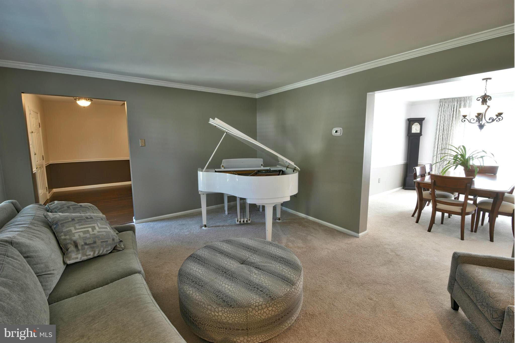 2040 Middlebridge Drive Silver Spring, MD 20906 - Photo 7 of 30 Living Room