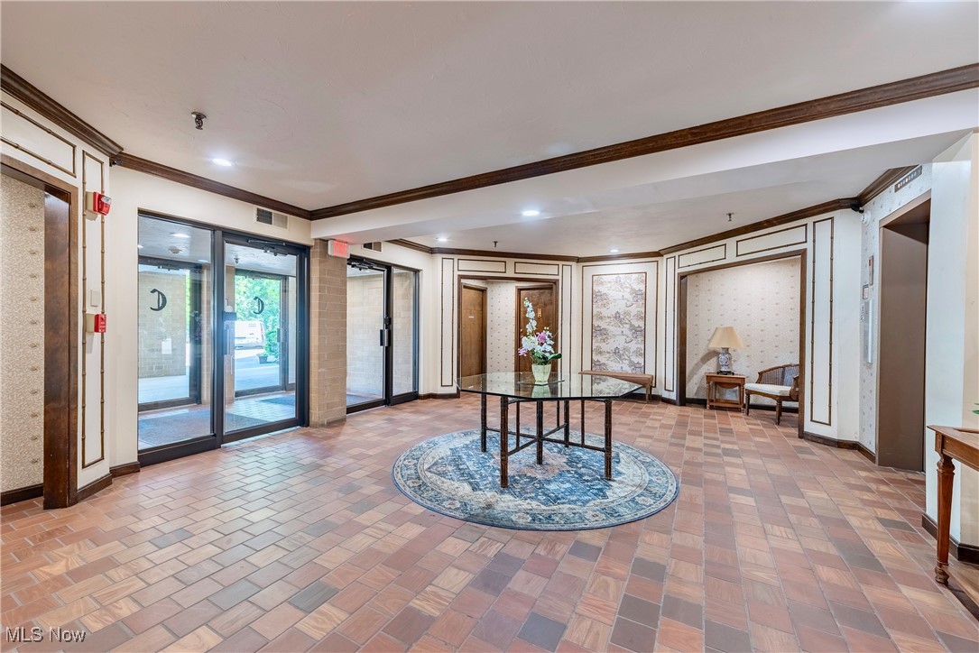 22555 Center Ridge Road, Unit 407 Rocky River, OH 44116 - Photo 6 of 34 Gallery Image 6