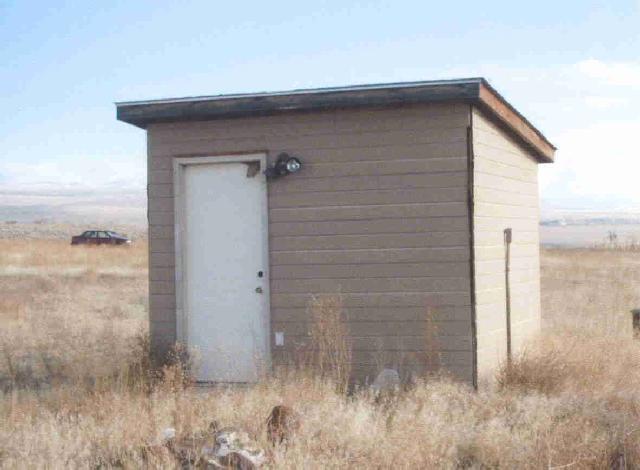 445 Prairie Road Moxee, WA 98936 - Photo 3 of 4 a view of wooden door