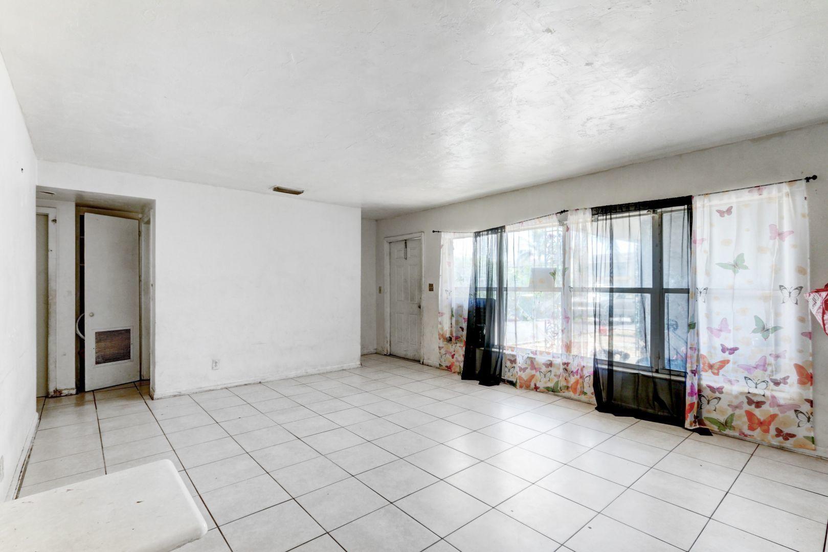 360 West Blue Heron Boulevard, Unit 1 Riviera Beach, FL 33404 - Photo 4 of 43 Living Area
