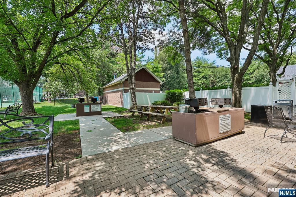 302 Chase Court, Unit 302 Edgewater, NJ 07020 - Photo 37 of 46