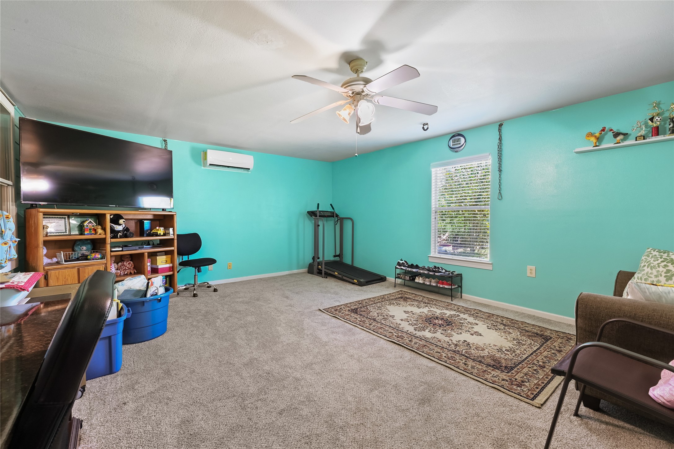 1819 Emerald Pathway Drive Spring, TX 77388 - Photo 10 of 23 Spacious family room