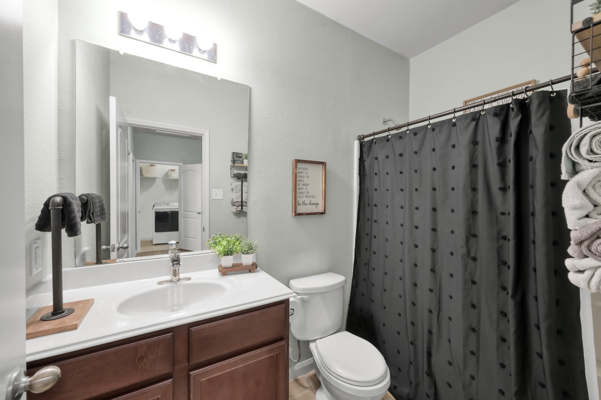 7562 Fettle Lane Conroe, TX 77304 - Photo 21 of 30 Secondary bathroom featuring large vanity area and convenient tub/shower combination.