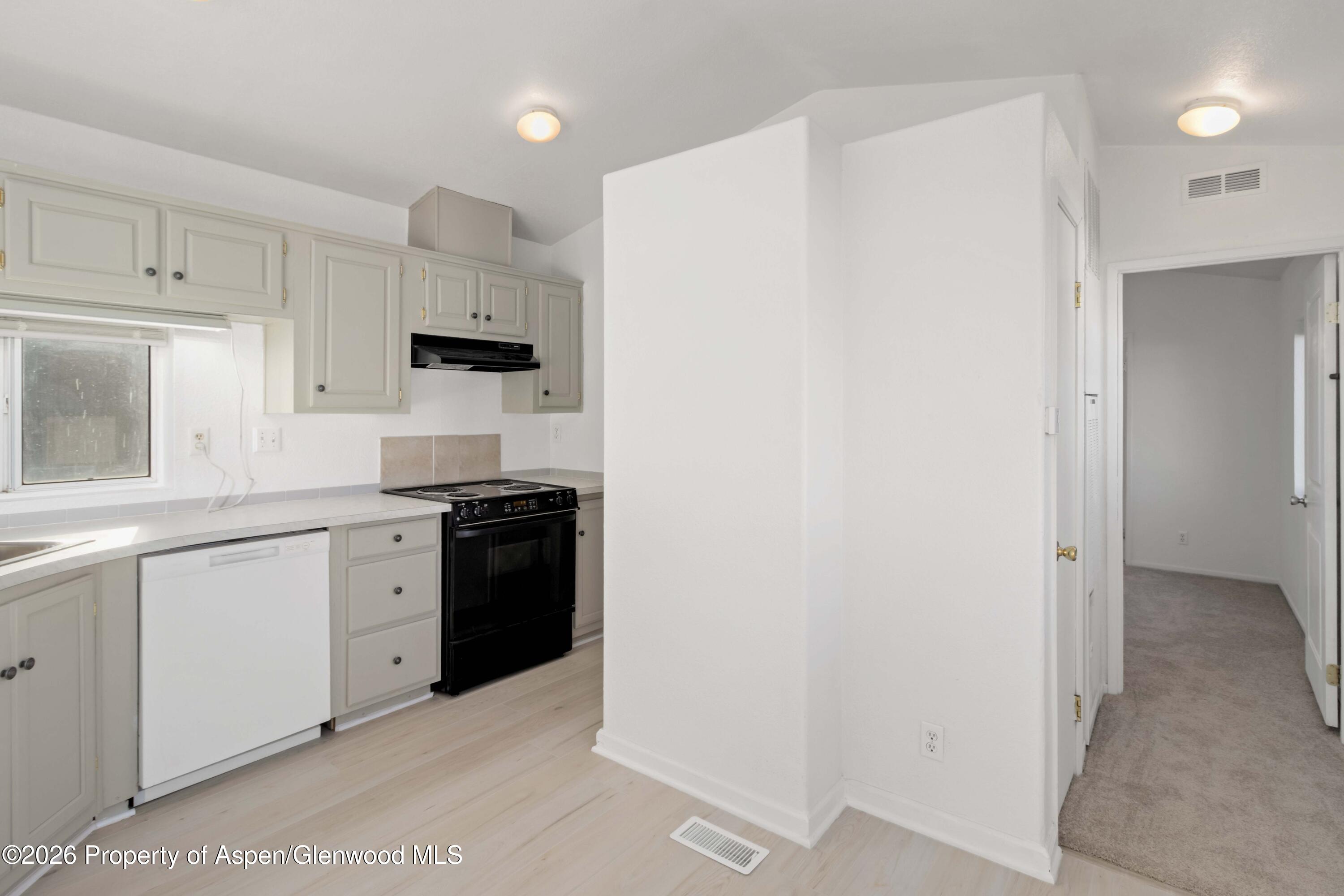 181 Silver Queen Circle Parachute, CO 81635 - Photo 4 of 18 11