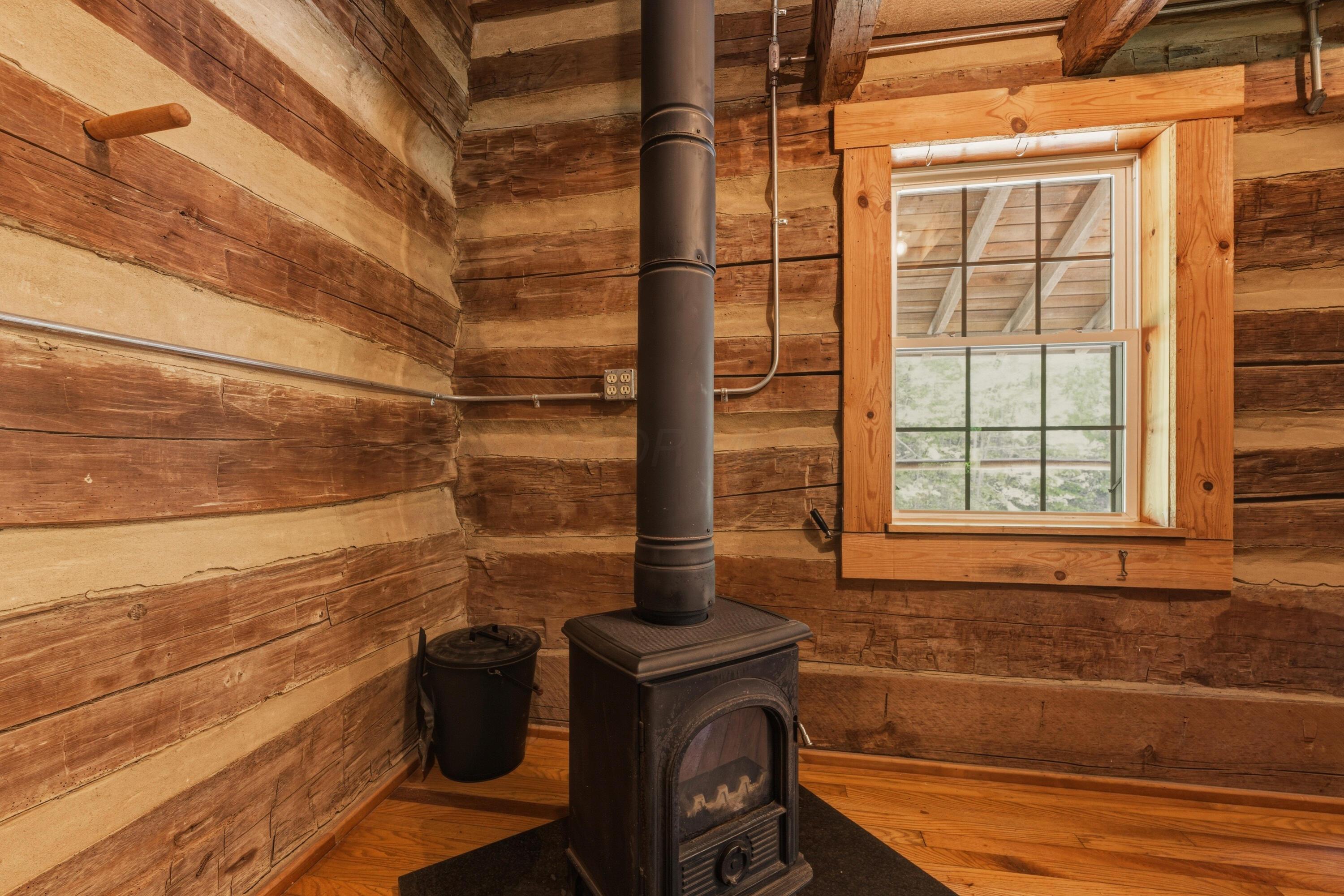 15091 Purdum Road Logan, OH 43138 - Photo 16 of 42 Livingroom3