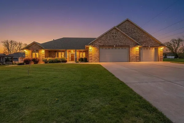 $749,900 | 334 Whispering Creek Court, Green Bay, WI 54303
