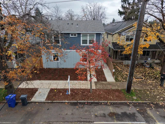 $359,900 | 6537 Southeast Woodstock Boulevard, Portland, OR 97206